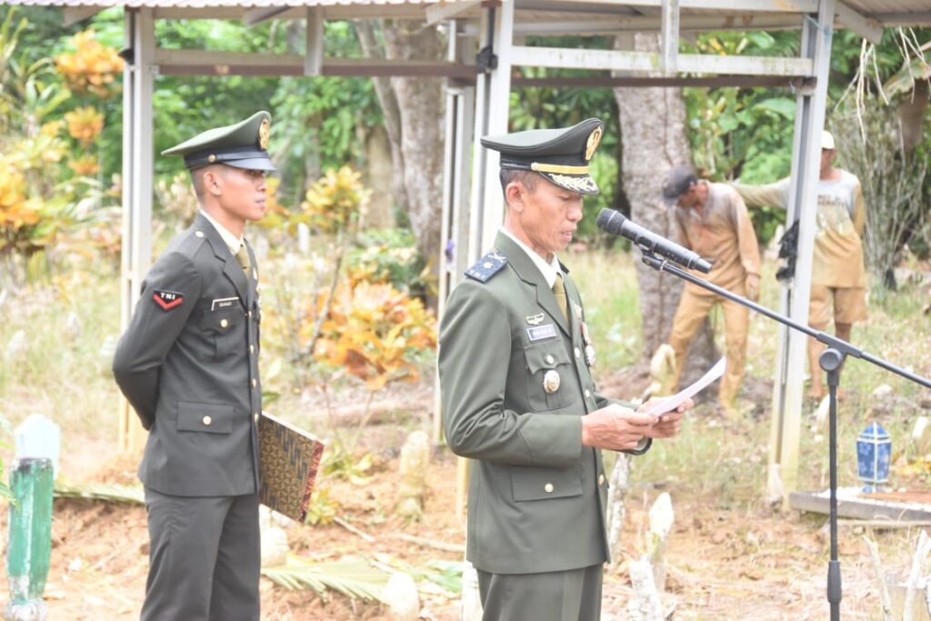 Kasdim 1002/HST Pimpin Penghormatan Terakhir, Sertu Setiadi Efendi Dimakamkan Secara Militer