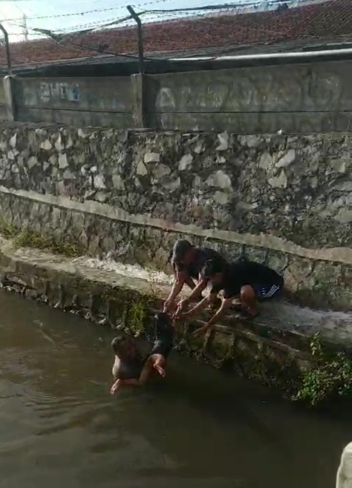 Bripka Dahlan Syamsudin, Polisi Pemberani yang Selamatkan Anak Tenggelam di Sungai Cipayung