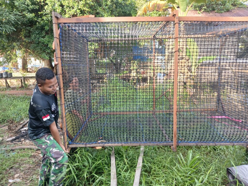 Satgas TMMD Ke 123 Kodim 1015/Sampit Bantu Warga Memasang Keramba.