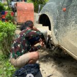 Berbekal Pengalaman, Anggota Satgas TMMD Wiltas Ke-123 Kodim 0912/Kubar Cek dan Rawat Mobil Pengangkut Material