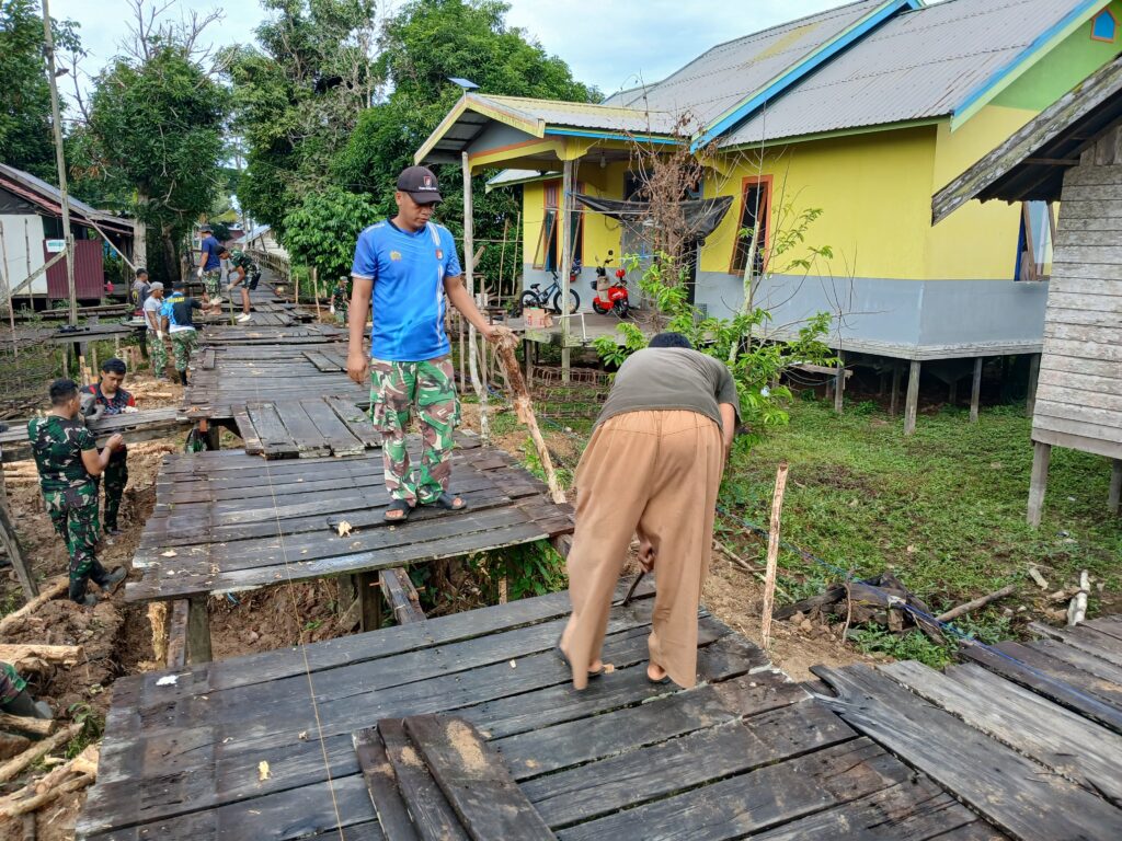 Satgas TMMD Kodim 1015/Sampit Mulai Bongkar Jalan Kayu