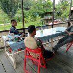 Anggota Satgas TMMD Wiltas Ke-123 Kodim 0912/Kubar Jalin Komunikasi Sosial Dengan Warga Kampung Laham