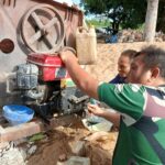 Mesin Molen Rusak, Anggota Satgas TMMD ke 123 Kodim 1015/Sampit Lakukan Perbaikan