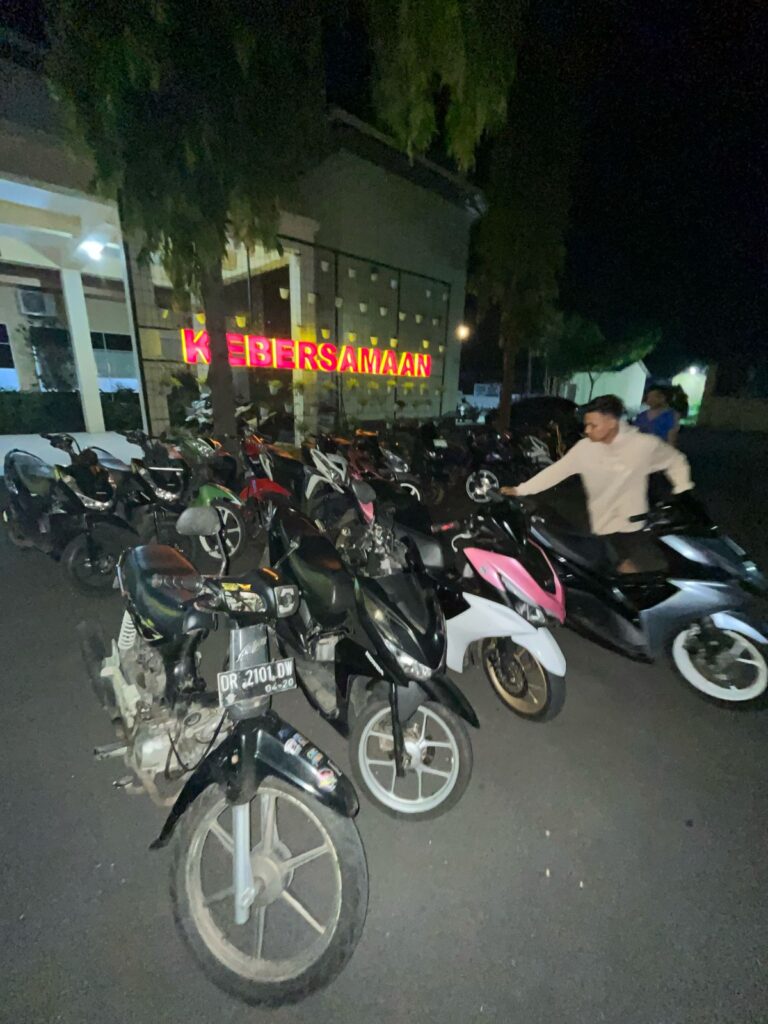 Polres Loteng Amankan Puluhan Sepeda Motor Saat Bubarkan Balap Liar.