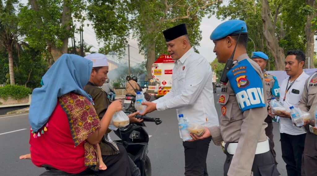 Bidpropam Polda NTB Berbagi Takjil, Wujud Kepedulian di Bulan Ramadhan