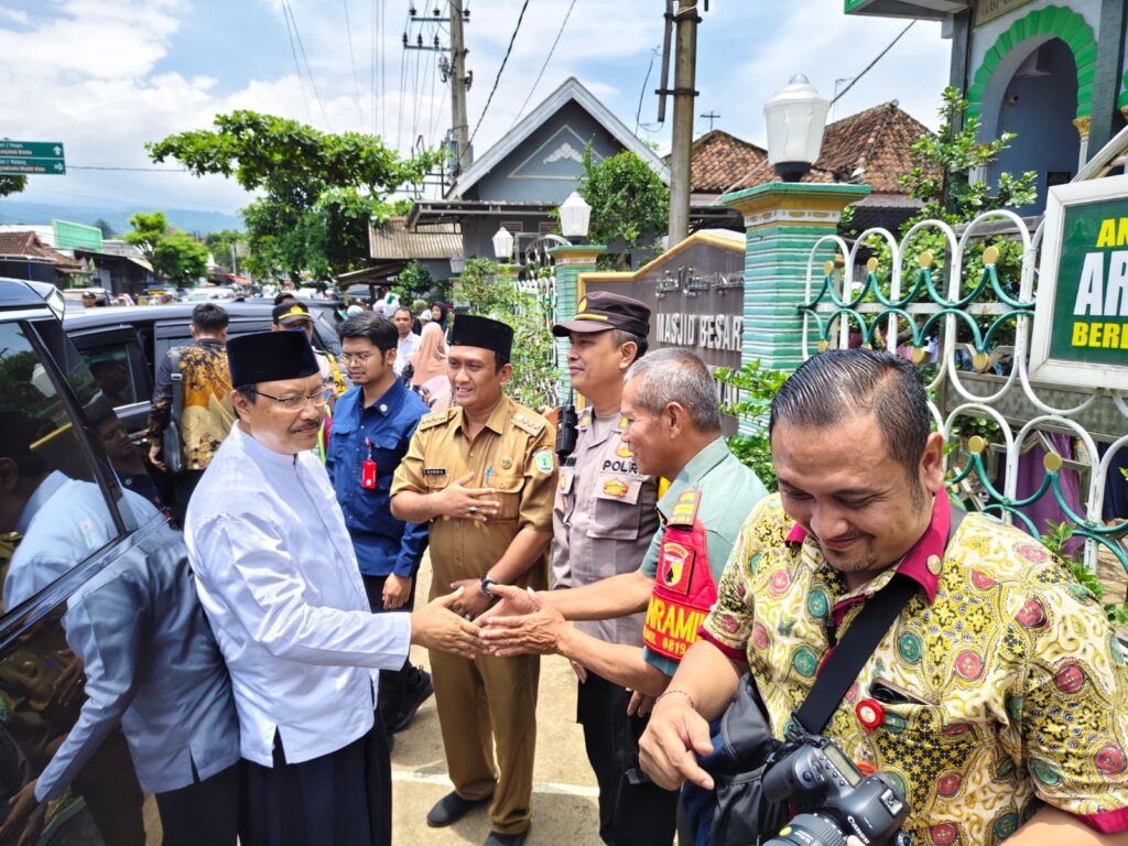 Pererat Silaturahmi dengan Masyarakat, Danramil Dampingi Menteri Sosial Laksanakan Safari Ramadhan