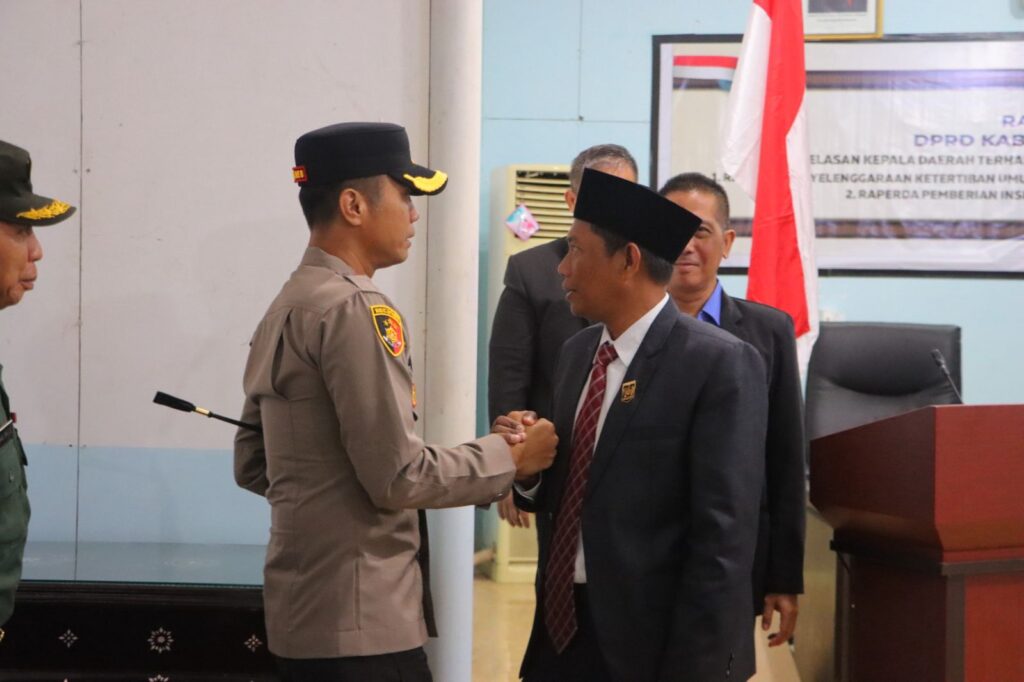 Kapolres Lombok Utara Hadiri Rapat Paripurna Penjelasan Kepala Daerah Terkait 2 Raperda KLU