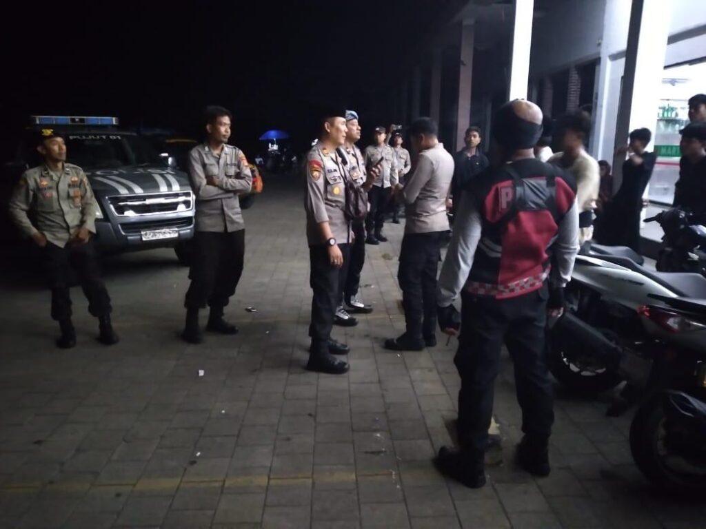 Polres Loteng Intesifkan Patroli Fajar Humanis Antisipasi Peran Petasan Saat Sahur.