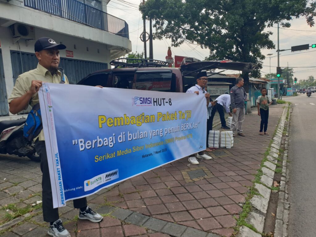 SMSI NTB Bagikan Ratusan Paket Berbuka Puasa Dalam Rangka HUT ke 8 SMSI