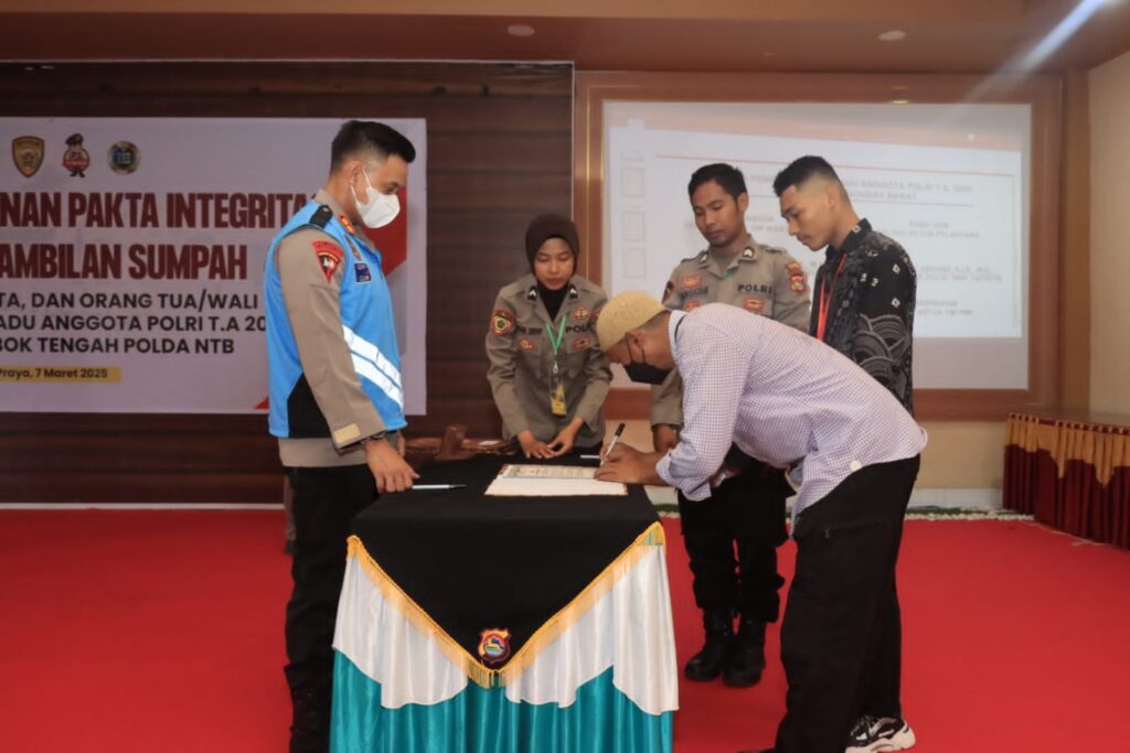 Polres Loteng Gelar Panandatanganan Pakta Integritas Penerimaan Polri Tahun 2025