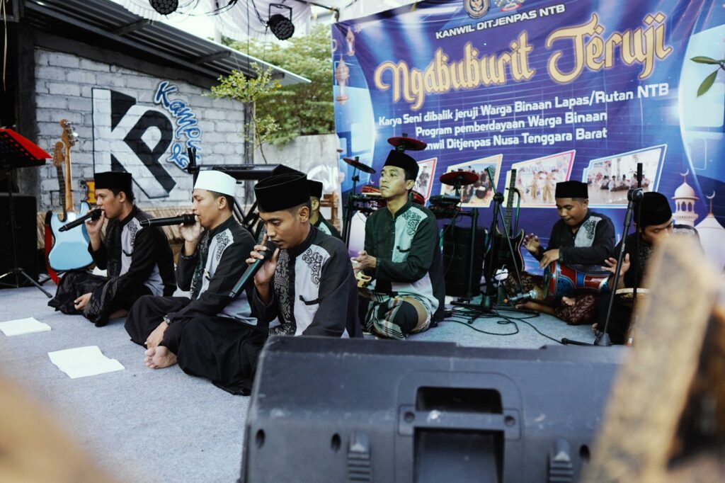 Tim Hadrah dan Jeruji Band Warga Binaan Lapas Lombok Barat Meriahkan “Ngabuburit Jeruji”