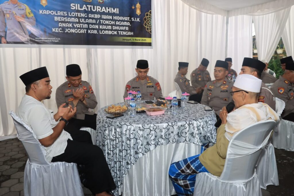 Buka Puasa Bersama Anak Yatim, Kapolres Loteng Berikan Santunan