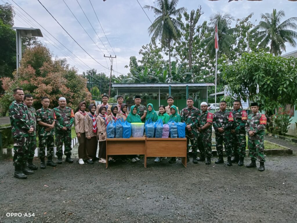 Berbagi Kebahagiaan Dibulan Suci, Koramil Awayan Bagikan Ratusan Takjil