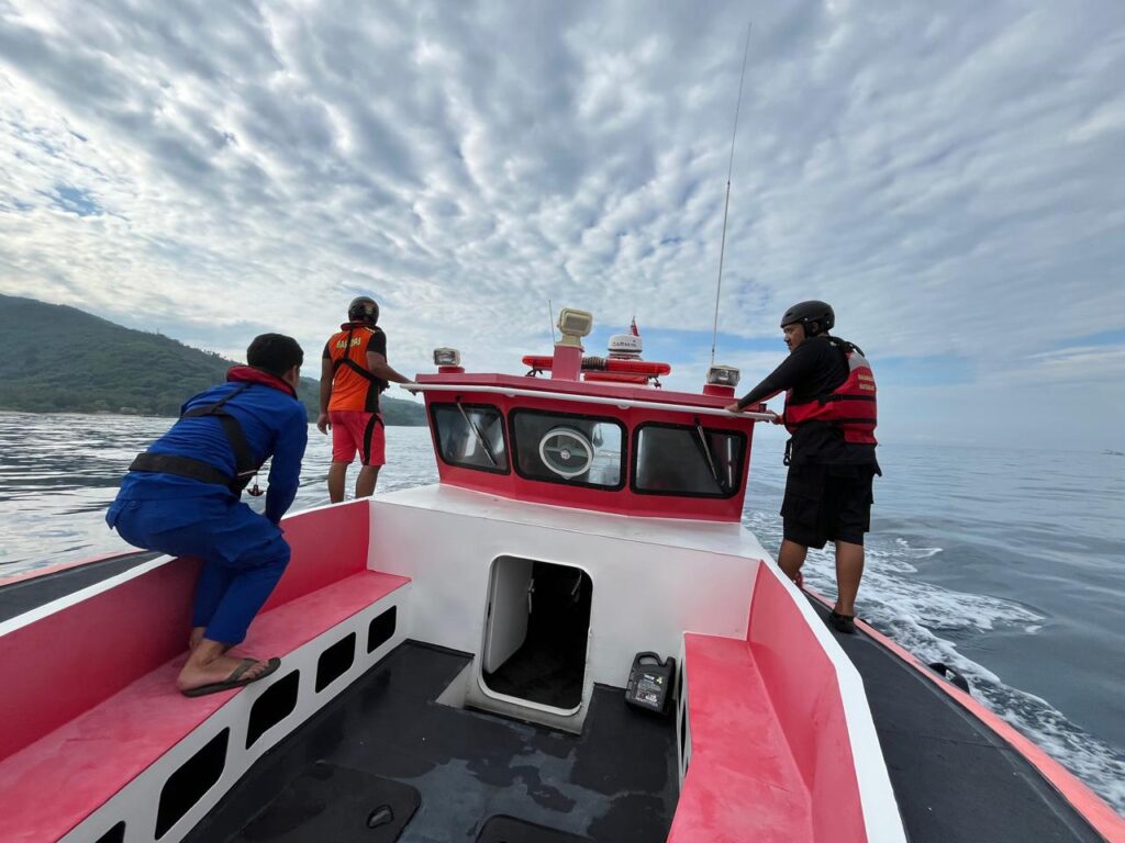 Sat Polair bersama Direktorat Polair Polda NTB dan Basarnas Lakukan Pencarian Korban Tenggelam di Pantai Lendang Luar Malaka