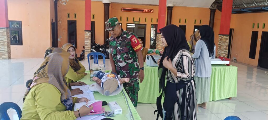 Wujud Kepedulian Babinsa Desa Sekarjoho Kepada Kesehatan Balita