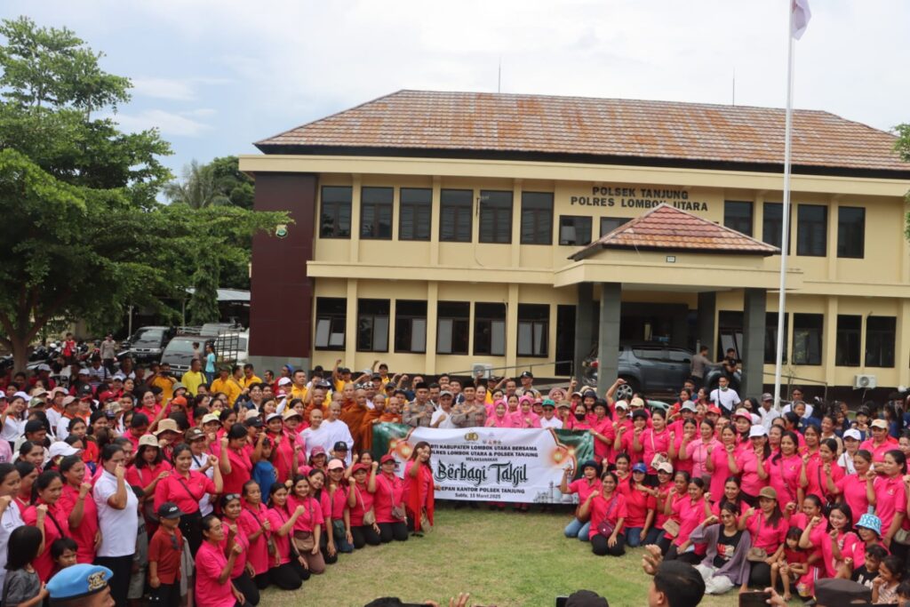 Kapolres Lombok Utara Ikut Bagikan Takjil Bersama KBTI