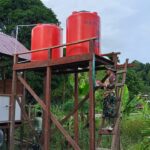 Bangun Sarana Air Bersih, Anggota Satgas TMMD Lanjutkan Pembangunan TMAB di Kampung Laham