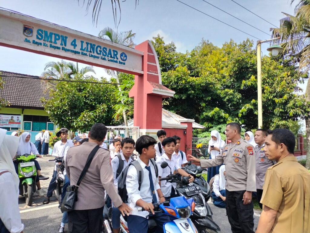 Cegah Kenakalan Remaja, Polda NTB Gelar Edukasi Kamtibmas di SMPN 4 Lingsar