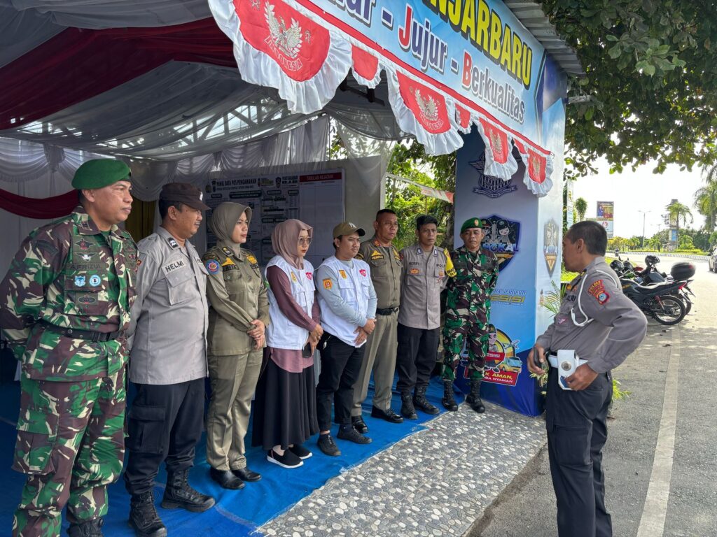 Personil Kodim 1006/Banjar Bersama Polres Siaga di Pos Pengamanan Lebaran