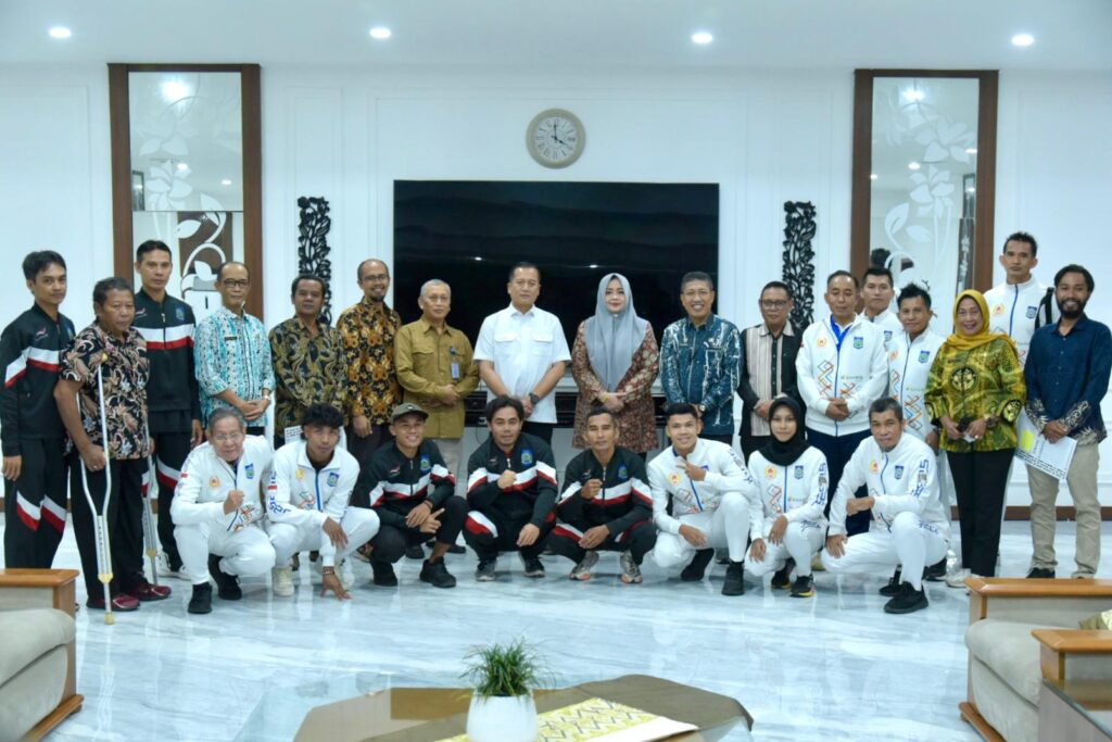 Bayarkan Bonus Atlet, Gubernur Iqbal Ingatkan Investasi Olahraga