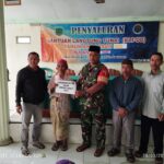 Babinsa Koramil 0819/09 Lumbang Dampingi Penyaluran BLT-DD Pada Warga