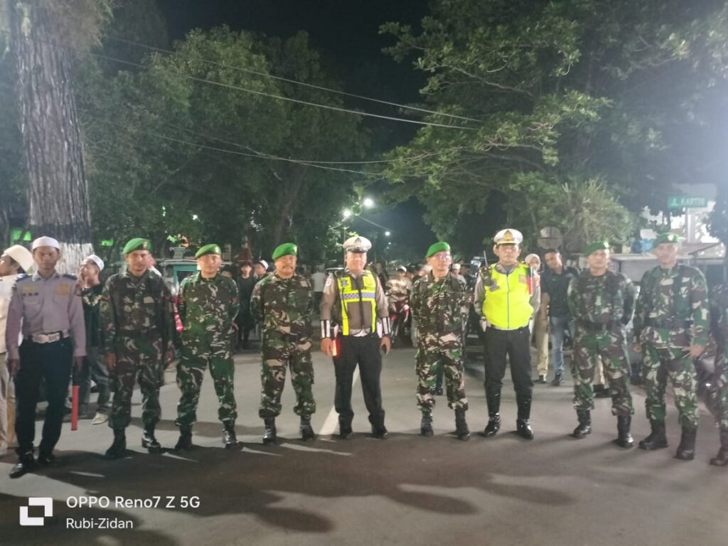 Sinergi TNI-Polri: Amankan Malam Takbiran Idul Fitri 1446 H di Hulu Sungai Tengah