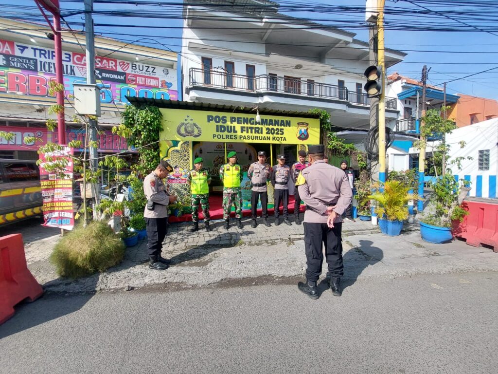 Babinsa Turut Andil Dalam Operasi Ketupat Semeru 2025