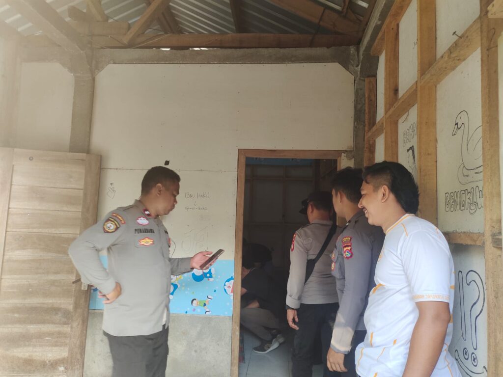 Polsek Gangga Olah TKP Penemuan Mayat, Diduga Gantung Diri