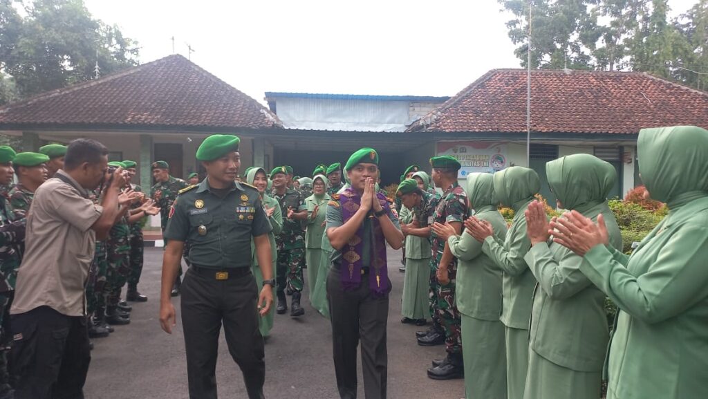 Kodim 1620/Loteng Gelar Acara Tradisi Satuan Pisah Sambut Pejabat Lama dan Baru di Makodim