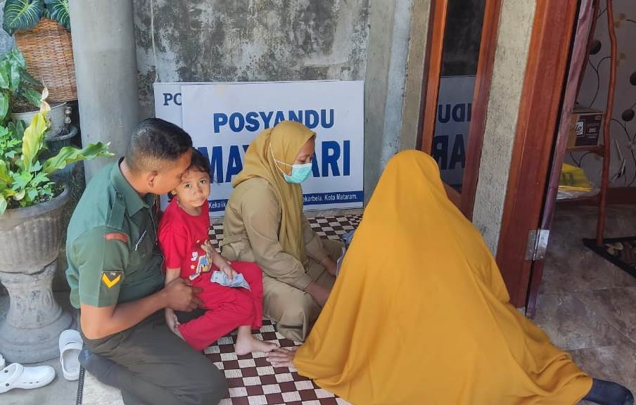 Kolaborasi Babinsa dan Tenaga Medis Dukung Kesehatan Balita