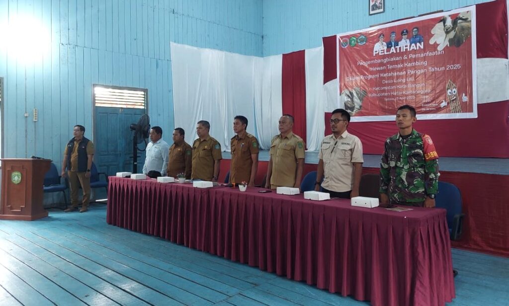 Babinsa Liang Hadiri Pelatihan Pengembangbiakan dan Pemanfaatan Hewan Ternak Kambing dalam Program Ketahanan Pangan