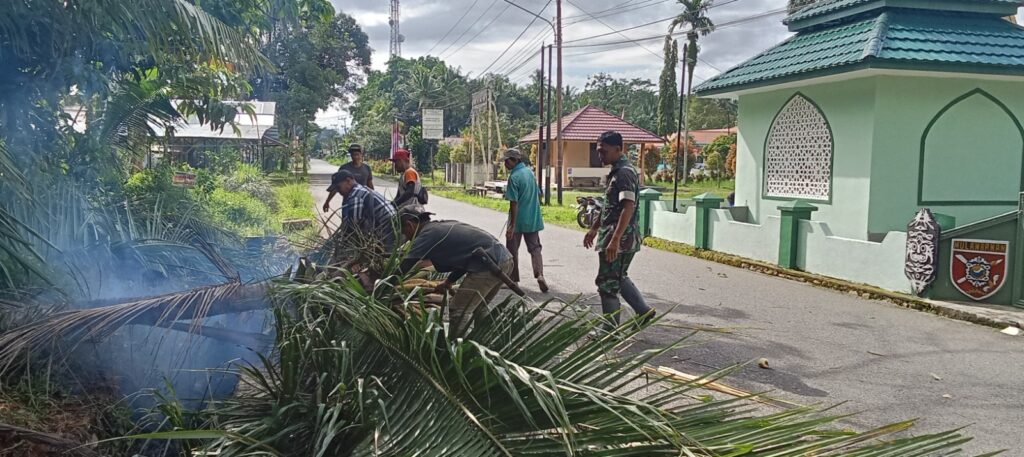 Danramil Tekankan Pentingnya Kebersihan, Anggota Koramil BAU Gotong Royong
