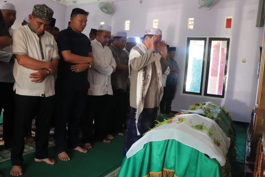 Dandim 1006/Banjar Turut Hadir di Pemakaman Istri Kasdim, Sampaikan Belasungkawa Mendalam