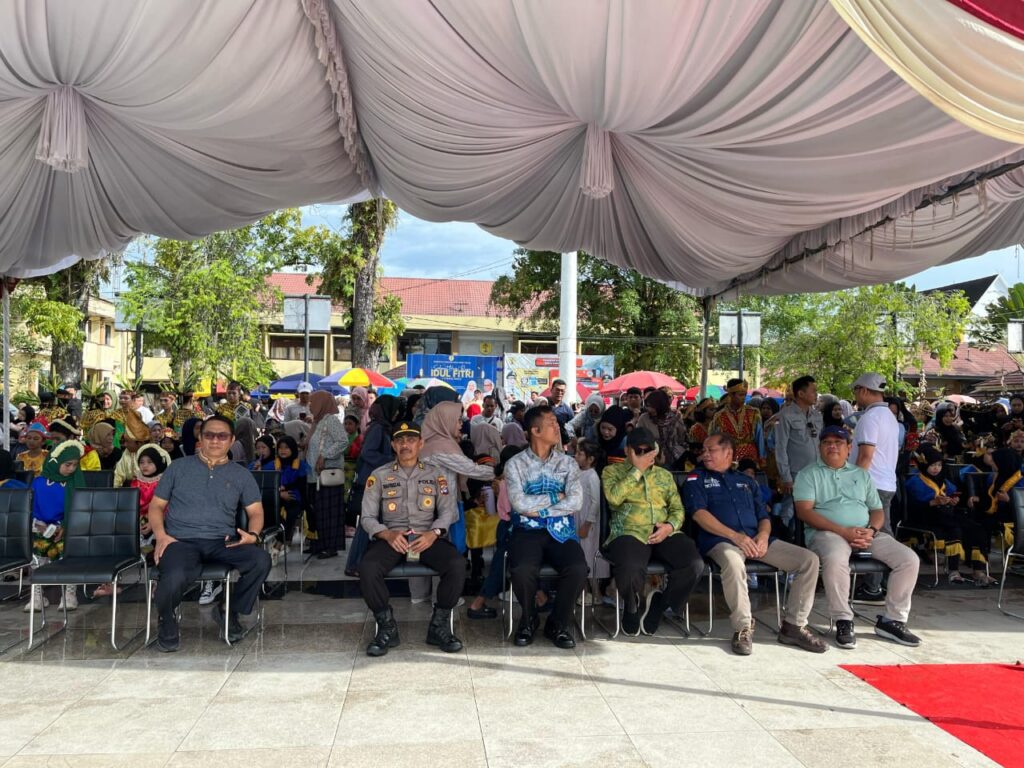 Harmoni Gerak di Bumi Murakata: Dandim 1002/HST Kagumi Perayaan Hari Tari Sedunia