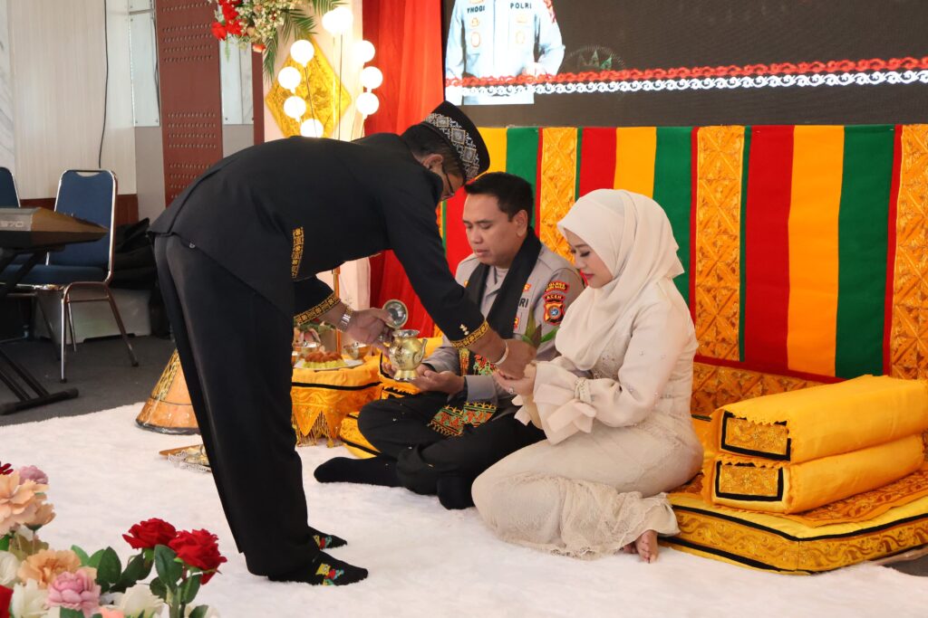 Lestarikan Tradisi Budaya Aceh, Kodim 0105/Abar Gelar Acara Peusijuk Kapolres Aceh Barat Yang Baru