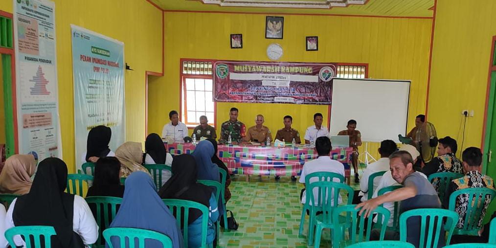 BABINSA KORAMIL 07/PENYINGGAHAN HADIRI RAPAT PENETAPAN APBKAM TAHUN ANGGARAN 2025 DI KAMPUNG PENYINGGAHAN ILIR