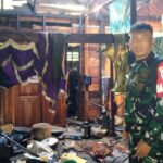 TRAGIS, RUMAH WARGA TERBAKAR – BABINSA SIGAP MEMBANTU