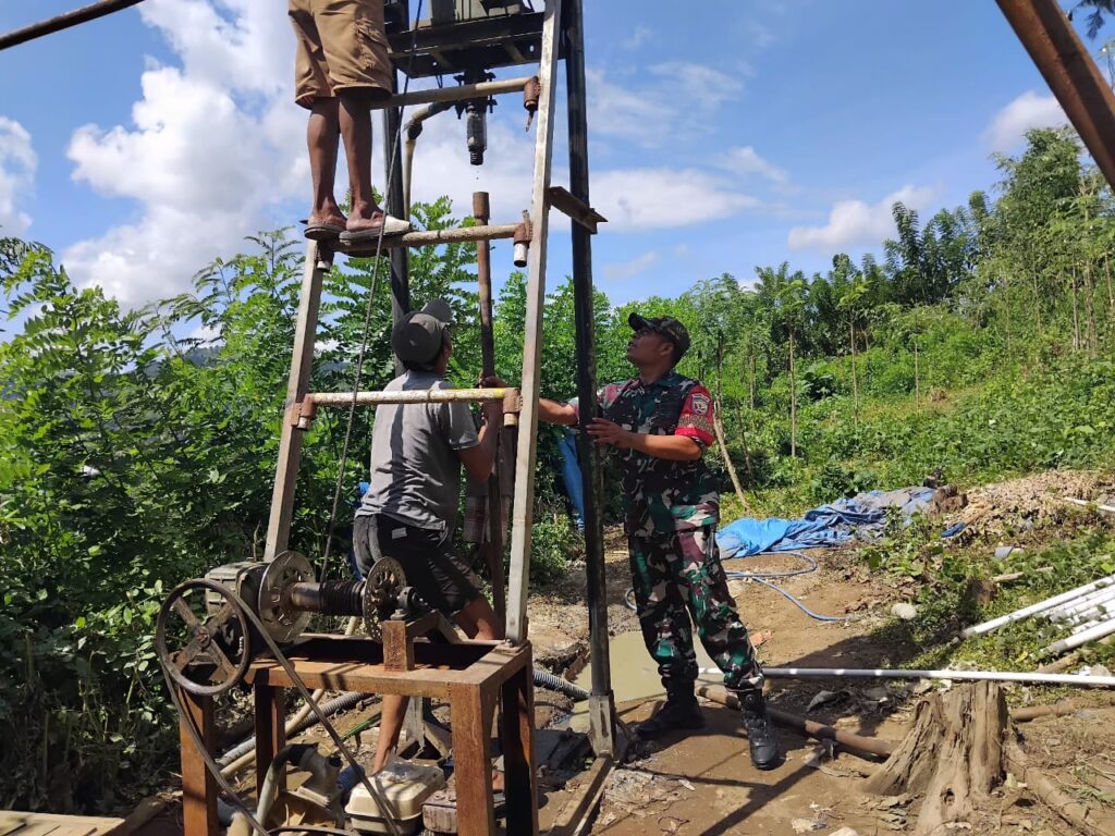 Sumur Bor di Dusun Kesambik Rempek Jawaban Musim Kemarau