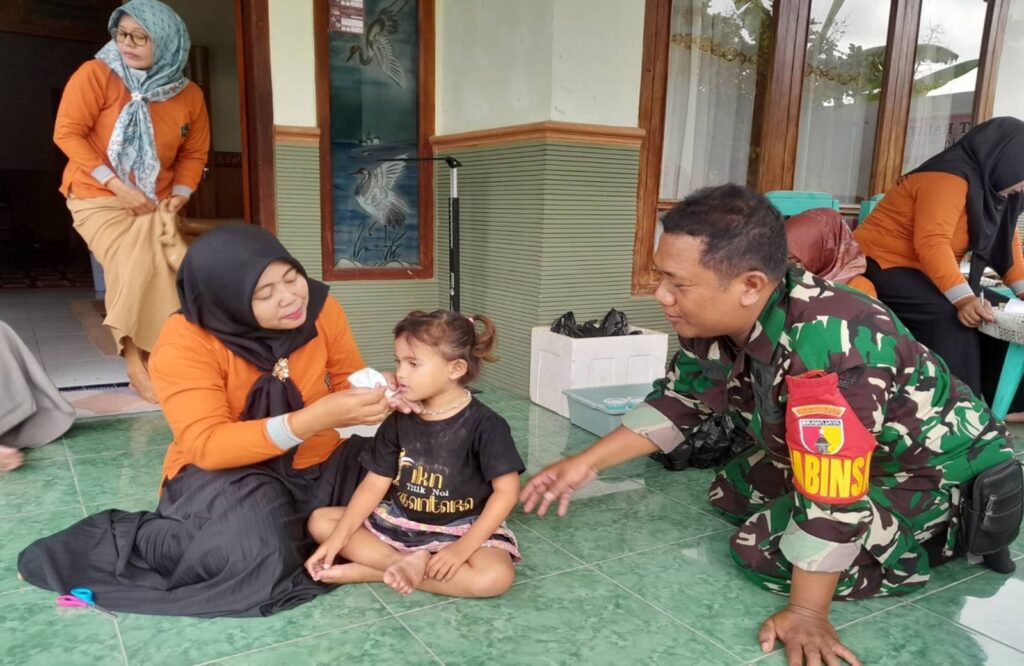 Babinsa Desa Jati Aktif Dampingi Posyandu, Cegah Stunting Demi Anak Indonesia Sehat