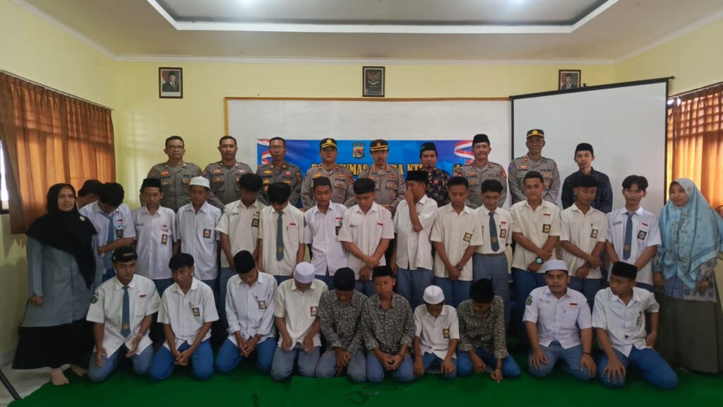 Polda NTB Gaungkan Wawasan Kebangsaan di Ponpes Darussalam Bermi, Tanamkan Nilai Persatuan kepada Santri