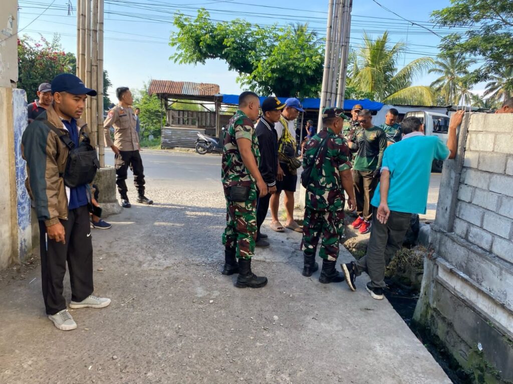 Danramil Aikmel Pimpin Jum’at Bersih, Ajak Warga Wujudkan Lingkungan Sehat dan Asri