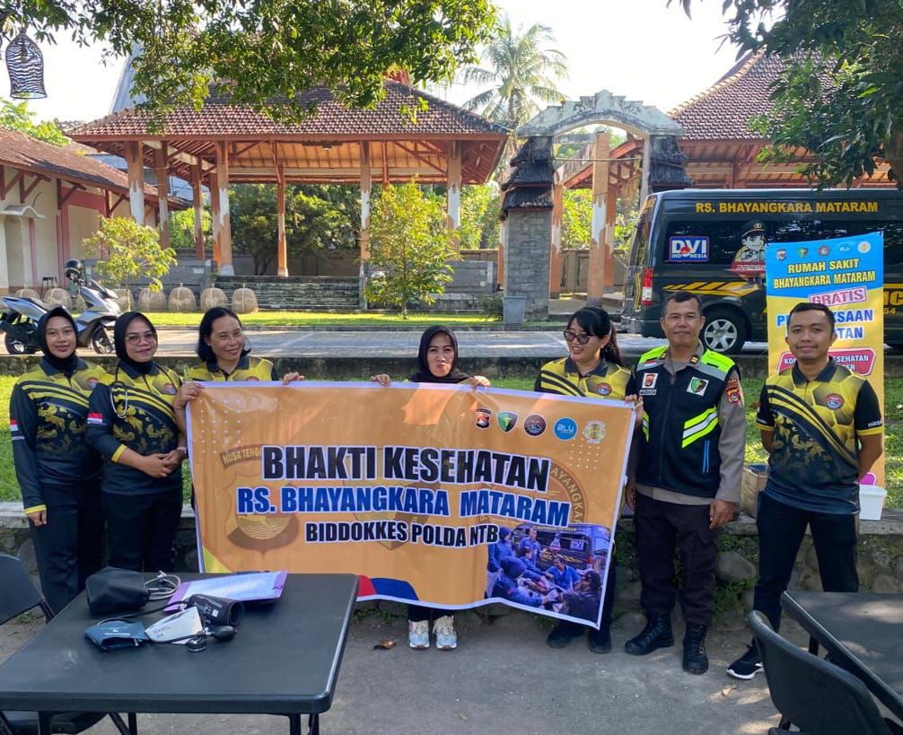 Peduli dengan Warga, Polda NTB Gelar Bhakti Kesehatan Gratis di Taman Mayura