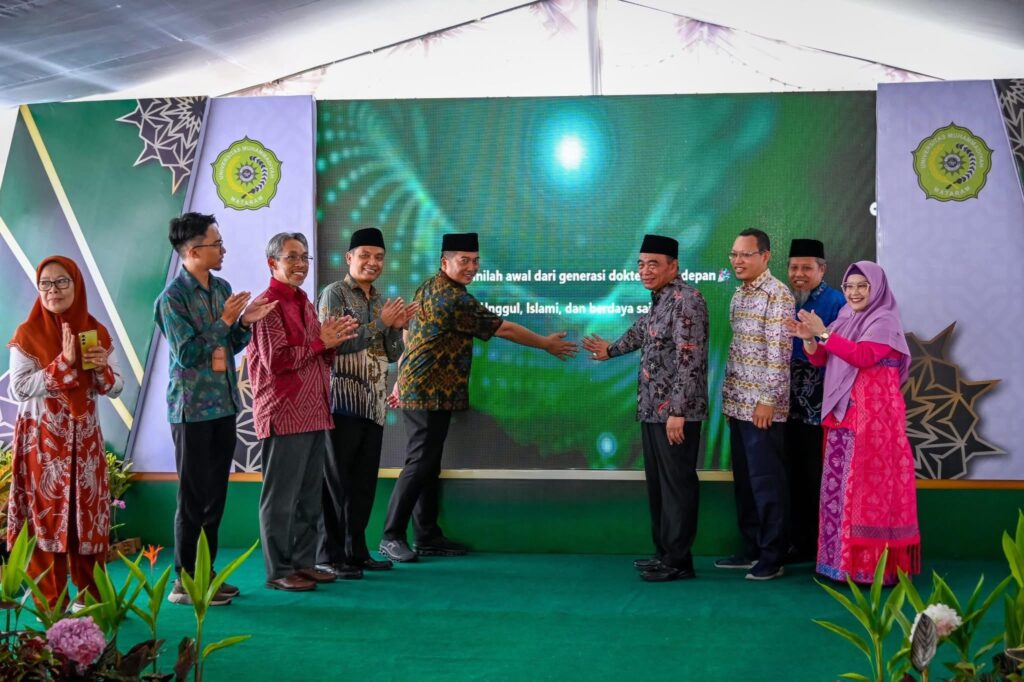 Launching Fakultas Kedokteran UMMAT, Miq Iqbal Harapkan Layanan dan Kondisi Kesehatan di NTB Semakin Membaik