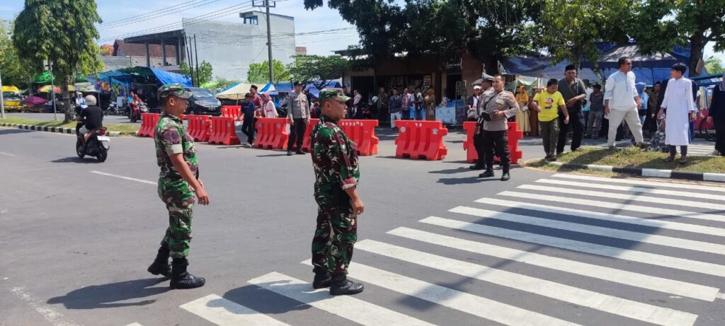 Sinergi TNI, Polri dan PPIH Amankan Kedatangan CJH Mataram