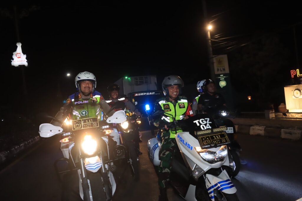 Patroli Sinergitas TNI-Polri Jaga Kamtibmas Malam Hari di Lombok Tengah