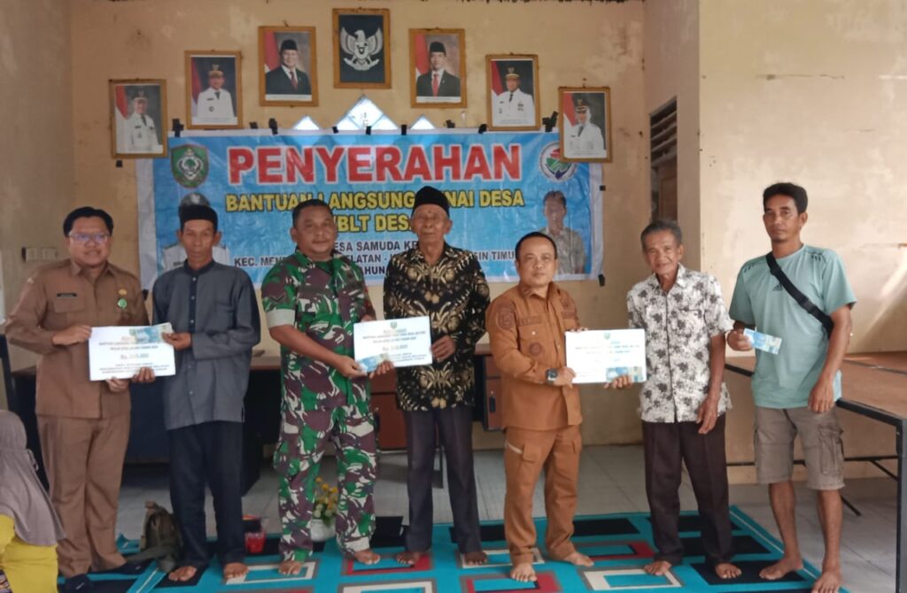 Wujud Peran Aktif, Babinsa Koramil 1015-01/MH Selatan Dampingi Penyaluran BLT Dana Desa