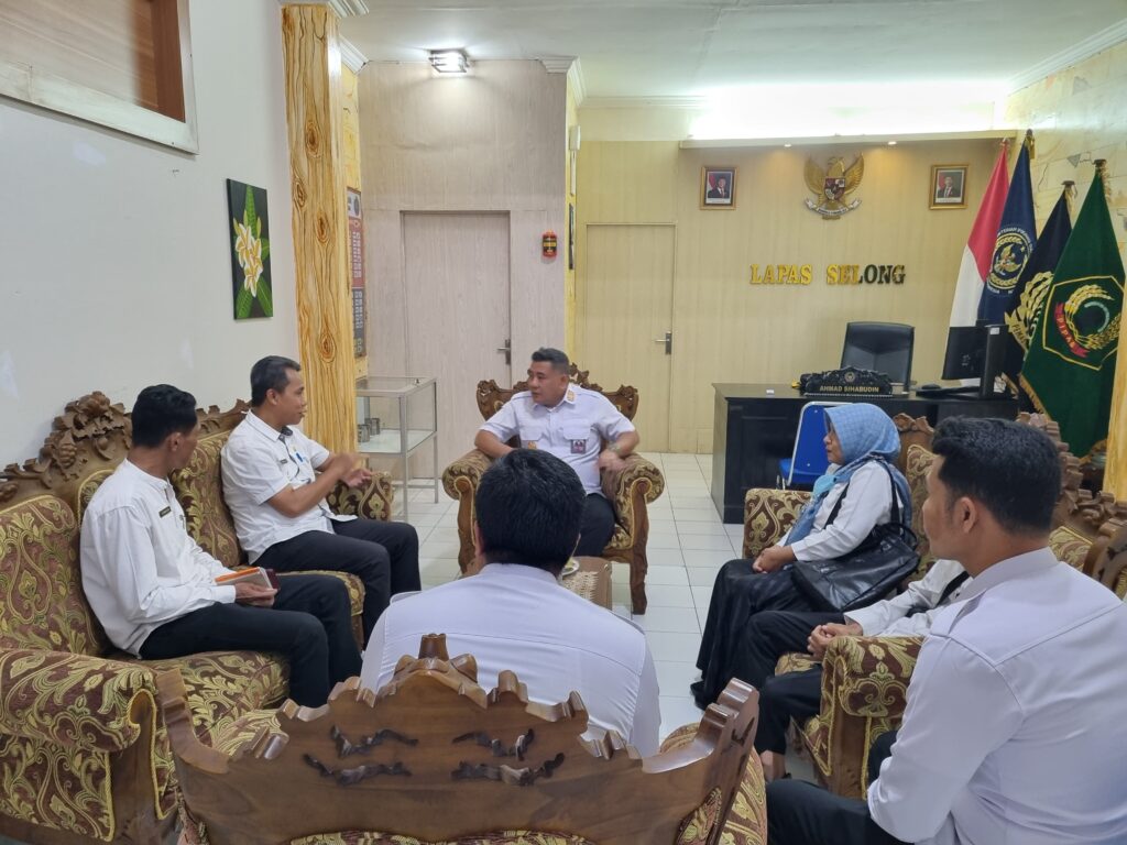 Kepala Dinas Perindustrian Lombok Timur Kunjungi Lapas Selong untuk Koordinasi Pelatihan Penanaman Porang