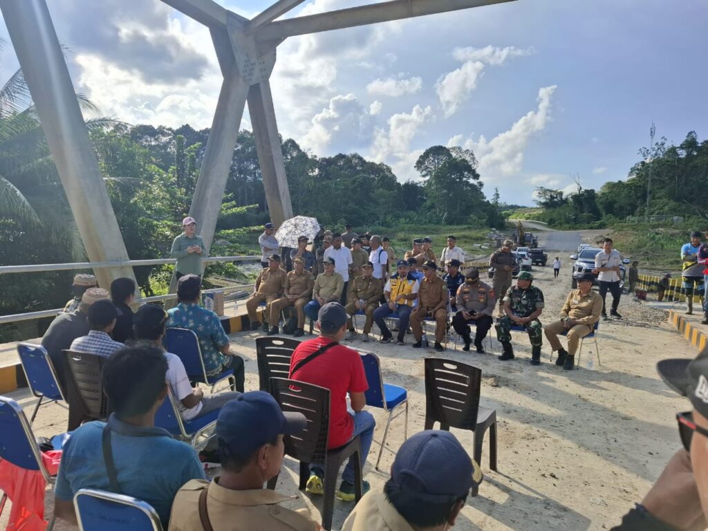 Danposmil Long Hubung Hadiri Sosialisasi Fungsional Jembatan Sungai Ratah di Kampung Long Gelawang