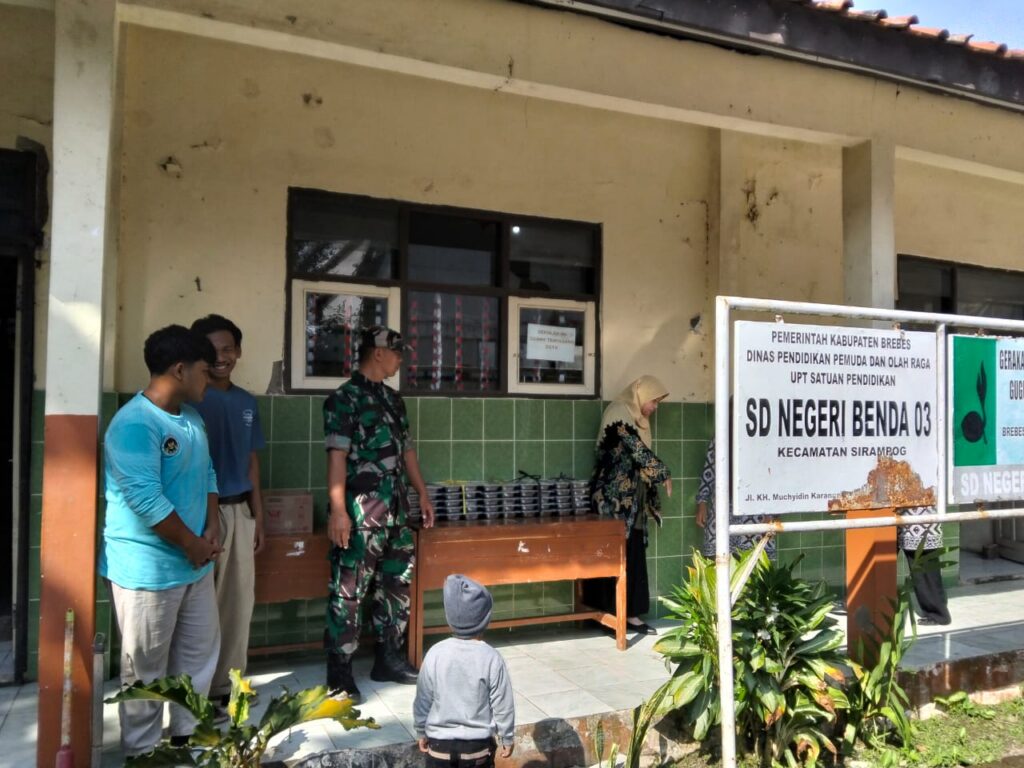 Dapur MBG Sirampog Distribusikan 2.301 Porsi Makanan Ke Sekolah