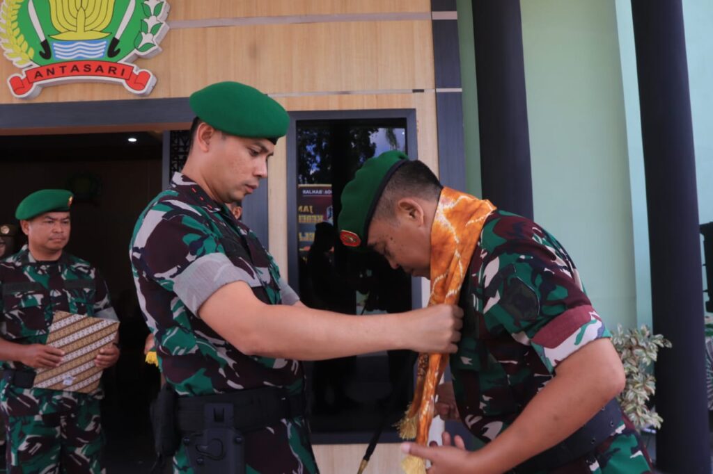 MARTAPURA – Kodim 1006/Banjar Gelar Upacara Khidmat untuk Penghormatan Personel Purna Tugas dan Pindah Satuan